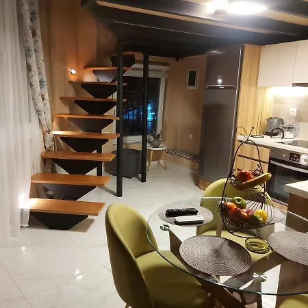 Lefis House